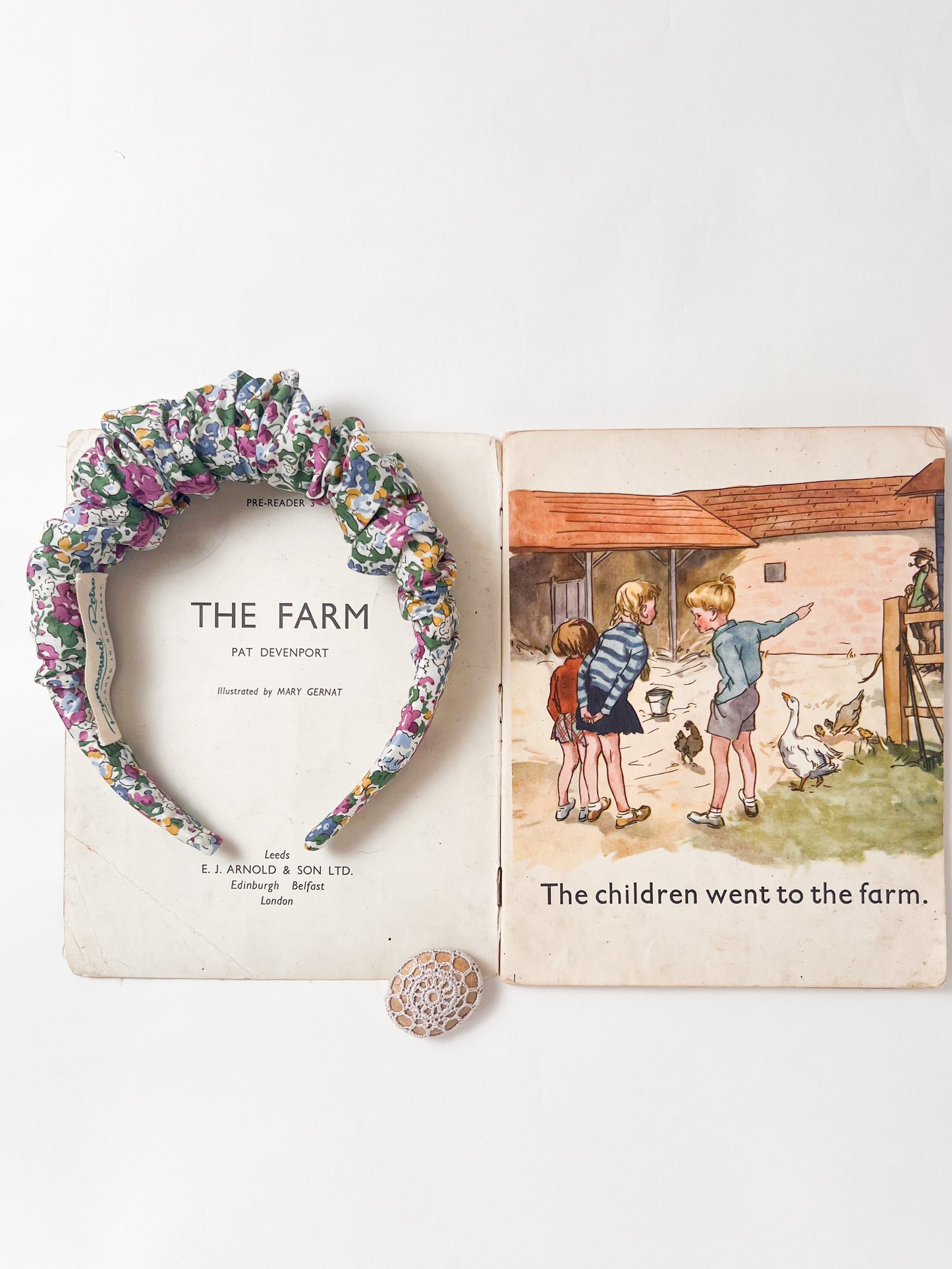Ruffled Hairband in Claire-Aude