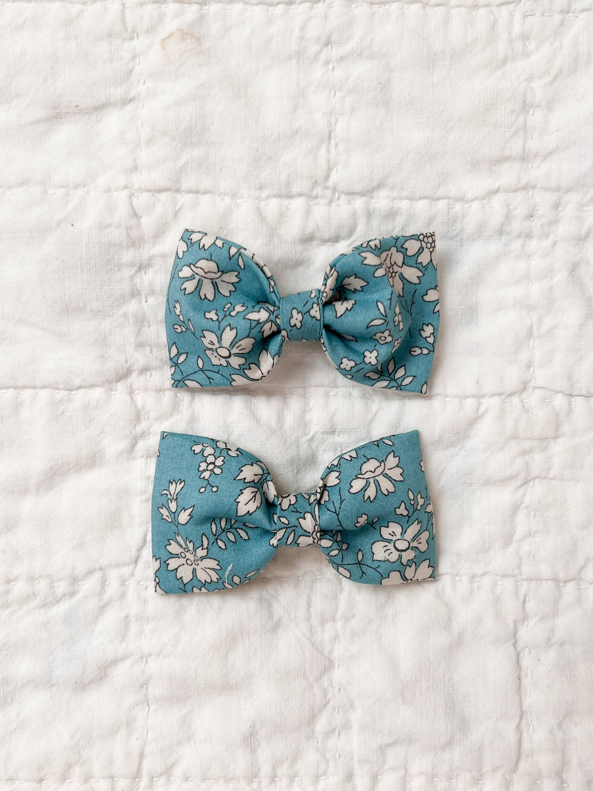 Small Bow Set Liberty Capel