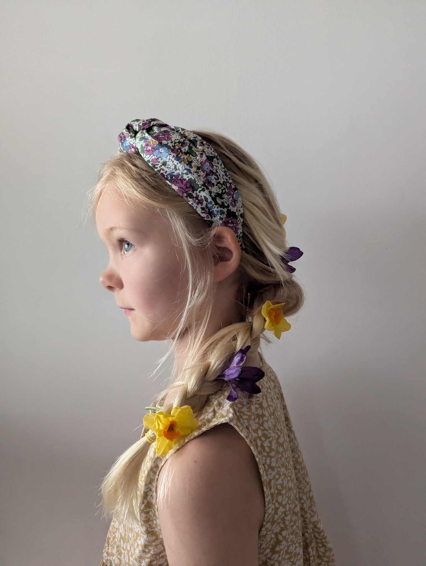 Knotted Hairband in Claire-Aude