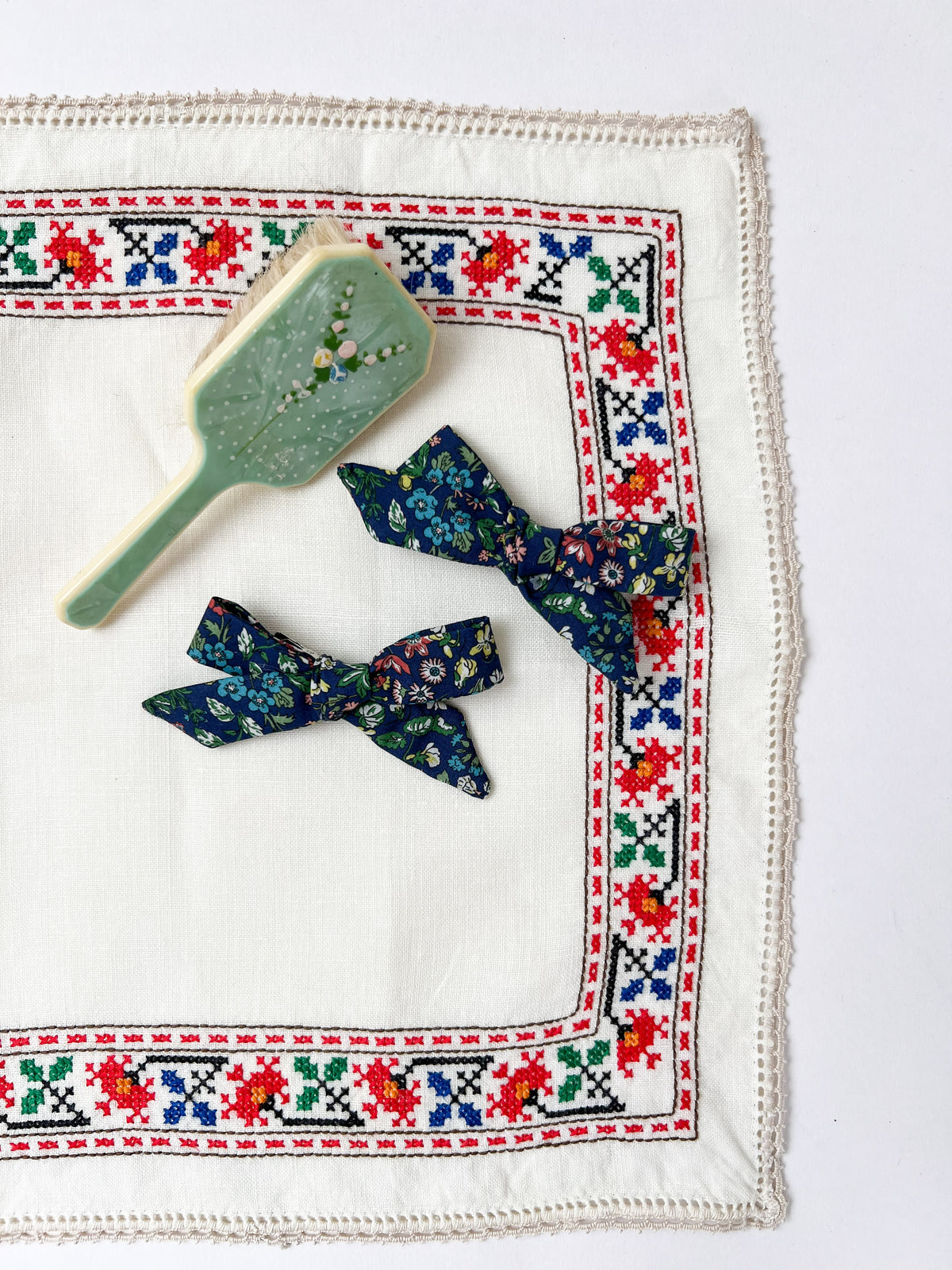 Hair Bows in Snowdrop