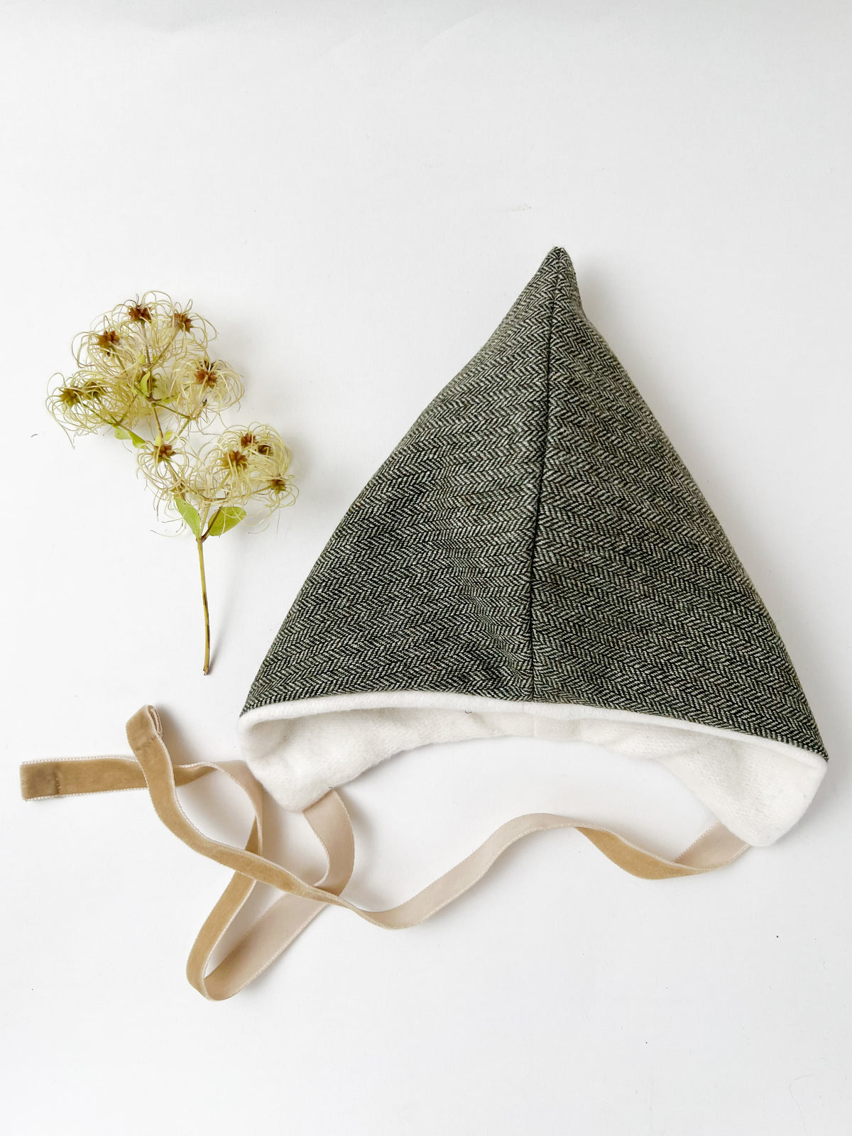 Wool Pixie Hat in Moss Green