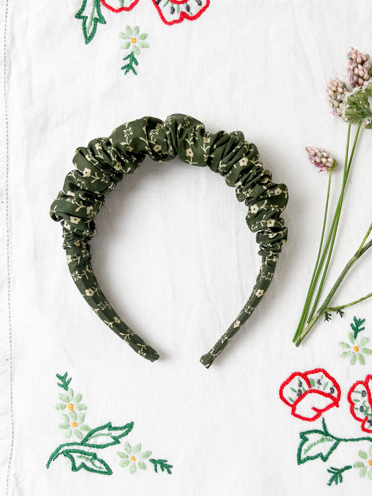 Ruffled Hairband in Needlework Green
